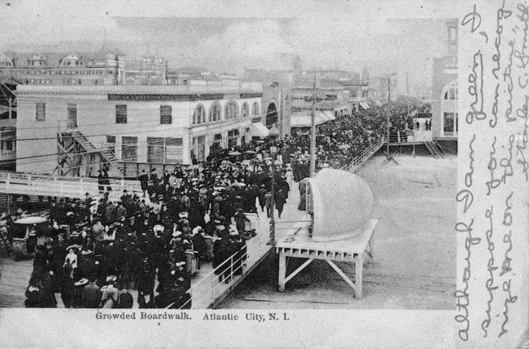 Atlantic City - A crowded boardwalk - 1905