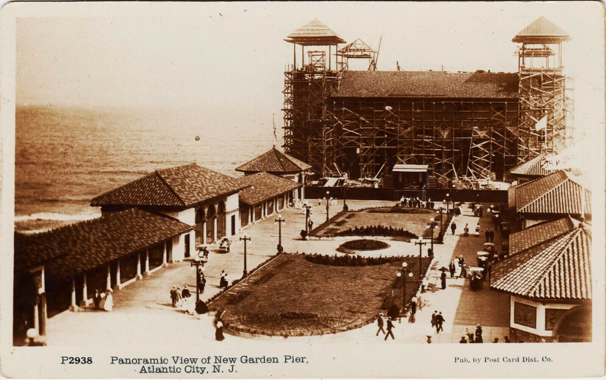 Atlantic City - Construction of the theater on Garden Pier