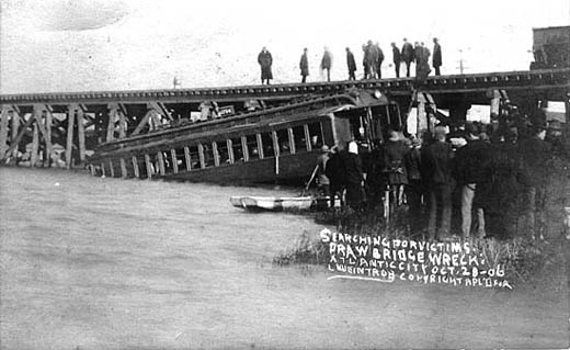 Atlantic City - Searching for victims of a train wreck  - 21 October 1906