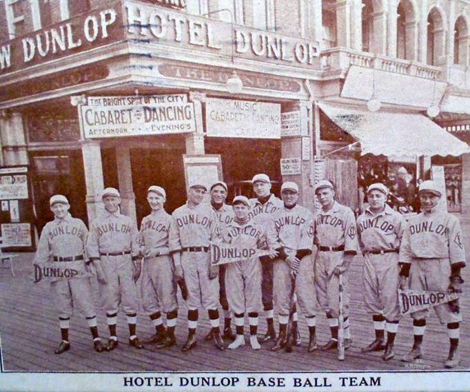 Atlantic City - Who could resist the Goodfellows Beaseball League posing for yhe benefit of free ice  - Photo at the Hotel Dunlop - 1915