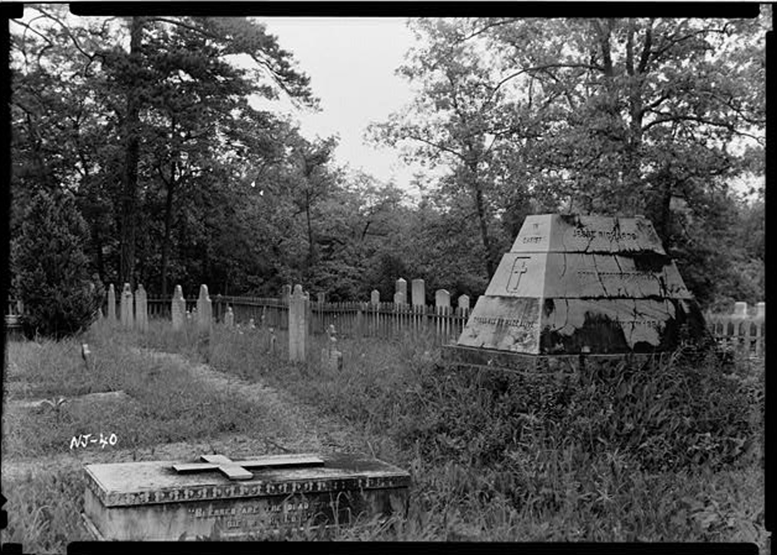 Pleasant Mills - Jesse Richards burial plot at Pleasant Mills Cemetery - HABS