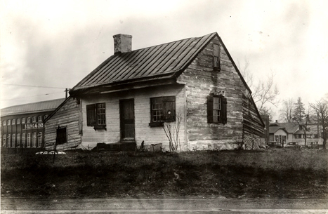 brlngtntwpSmall tenant house on Fleetwood Farm at entrance to old Salem Road (possibly one-time tollhouse on Burlington Pike), Burlington Twp., ca. 1798nja