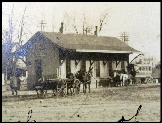 Riverside - Railroad Station - 1908 - closeup