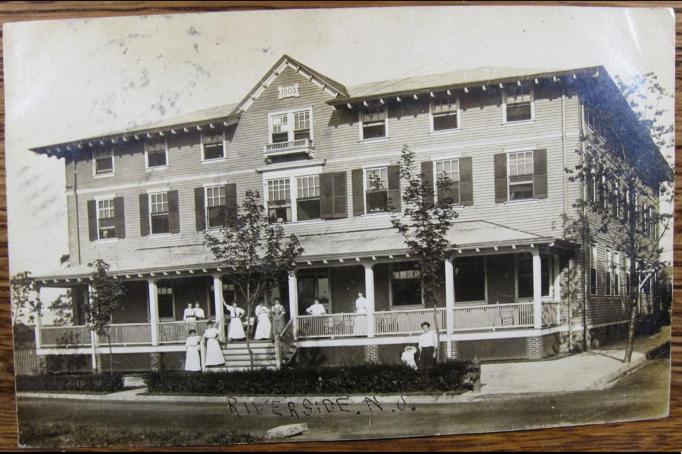 Riverside - women's boarding house - 1910