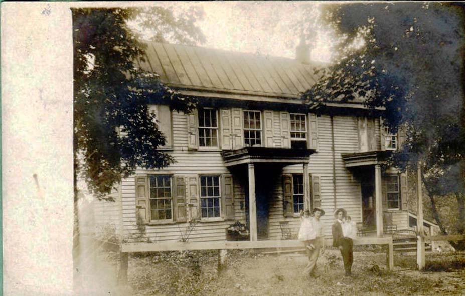Riverside vicinity - An old frame house - c 1910