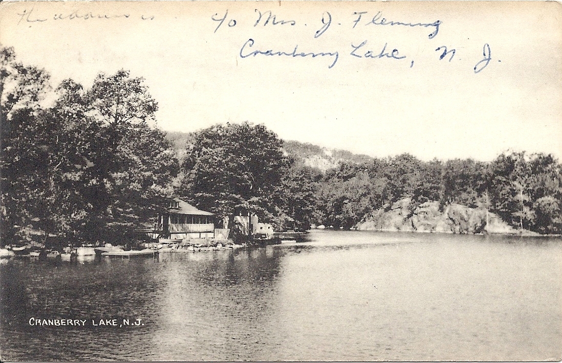 Cranberry Lake - Cottages and rock formations