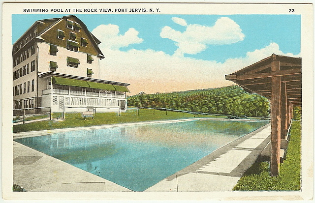 Montague - The swimming pool at the Rock View