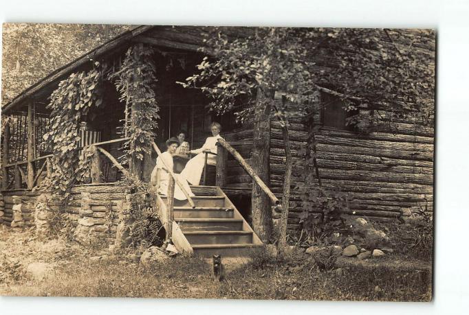 Sparta - Cliffs cabin with two women and a black cat - c 1910