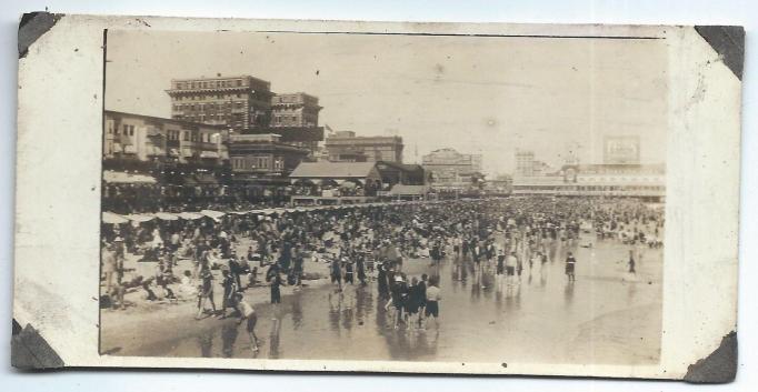 Atlantic City - Busy beach scene - c 1910