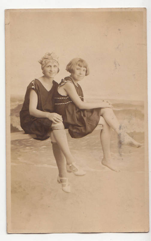 Atlantic City - Girls in Bathing Suits - 1923