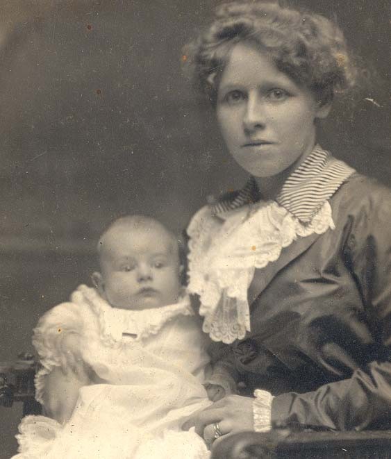 Atlantic City - Mother and baby - c 1910