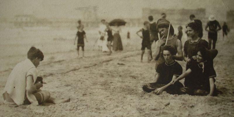 Atlantic City - Picture taking on the beach - 1910