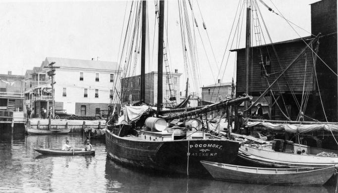 Atlantic City - The rum runner Pokemoke docked at Gardners Bain at the Inlet i - 7 july 1921