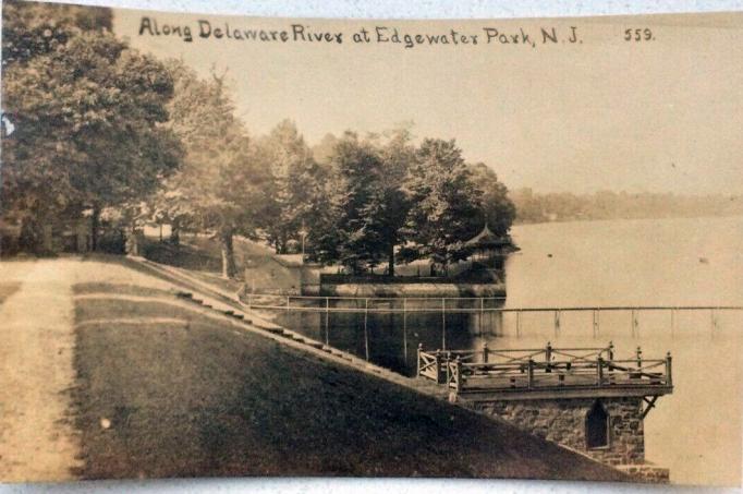 Edgewater Park - View along the Delaware River - c 1910