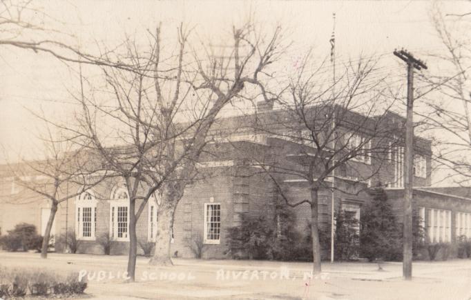 Riverton [ View of a public School - 1956