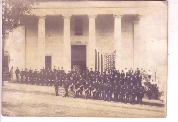 Newton - A band ay the Courthouse - 1906