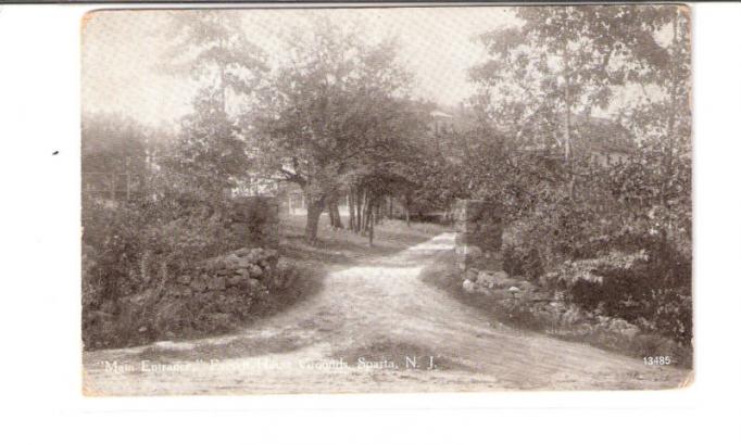 Sparta - Main entrance and Grounds of Everett House - c 1910