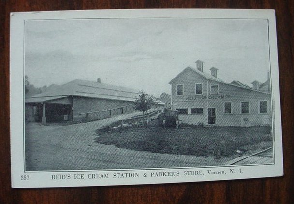Vernon - Reids Ice Cream Station and Parkers Store - 1915
